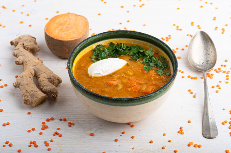 Juha s sladkim krompirjem in rdečo lečo