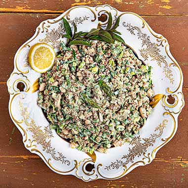 Spomladanska solata s šparglji in ajdovo kašo